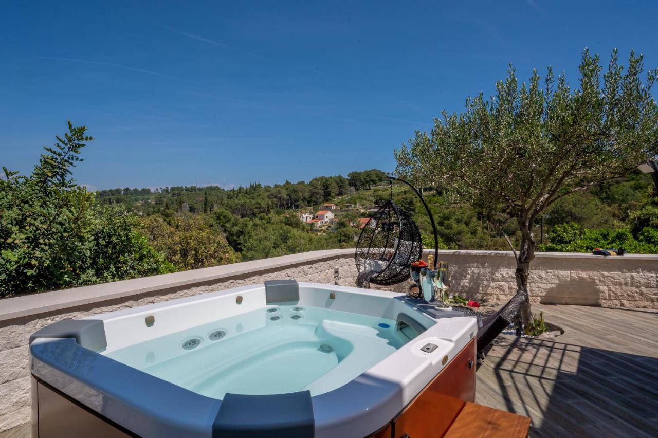 Uniquely Designed Villa Ivana With Outdoor Jacuzzi Nearby The Pebble Banje Beach At The Island Of Solta Рогач Экстерьер фото