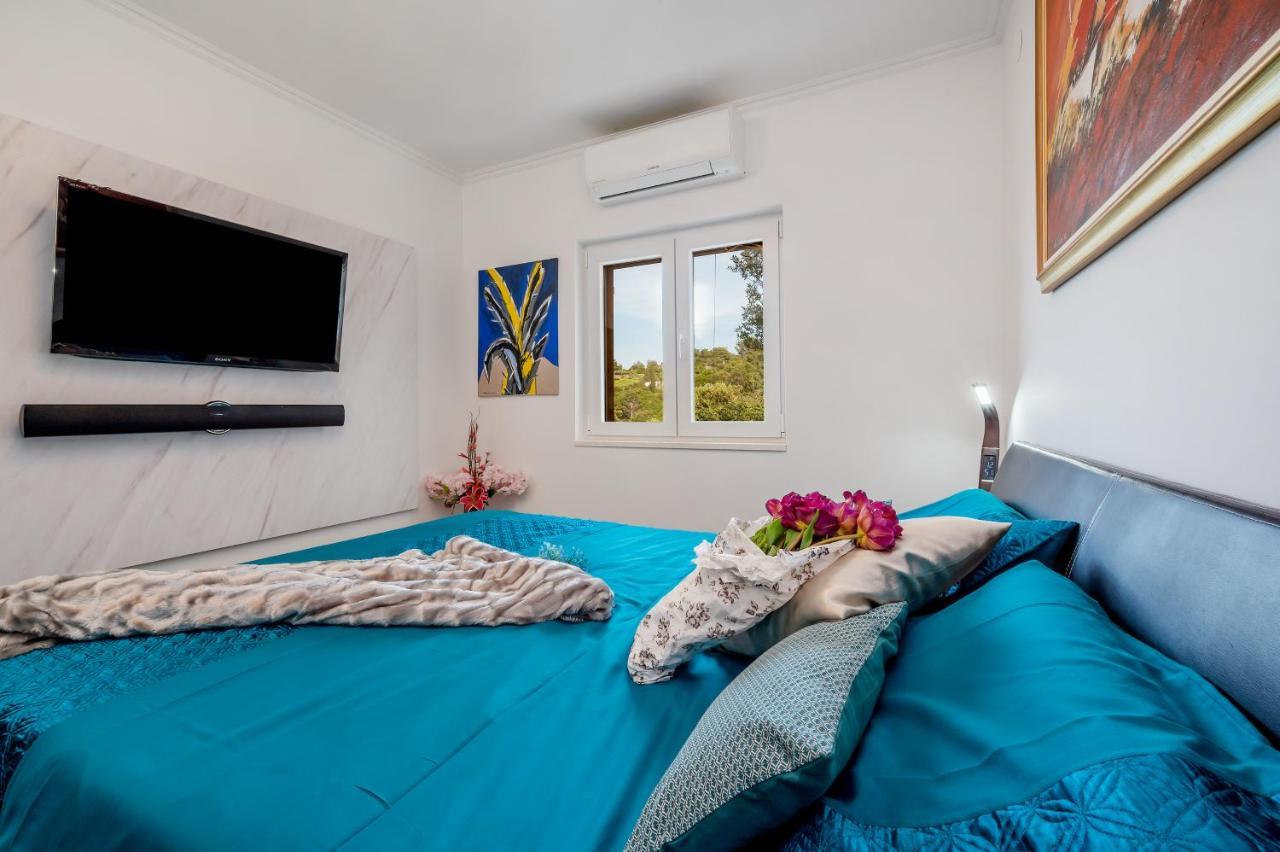 Uniquely Designed Villa Ivana With Outdoor Jacuzzi Nearby The Pebble Banje Beach At The Island Of Solta Рогач Экстерьер фото
