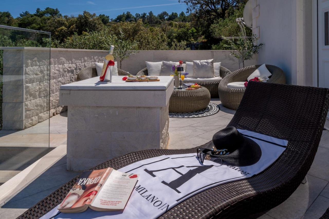 Uniquely Designed Villa Ivana With Outdoor Jacuzzi Nearby The Pebble Banje Beach At The Island Of Solta Рогач Экстерьер фото