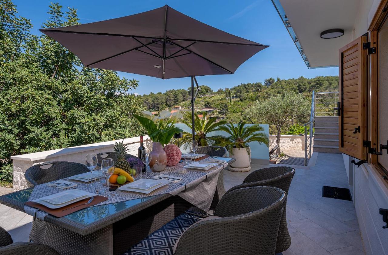 Uniquely Designed Villa Ivana With Outdoor Jacuzzi Nearby The Pebble Banje Beach At The Island Of Solta Рогач Экстерьер фото